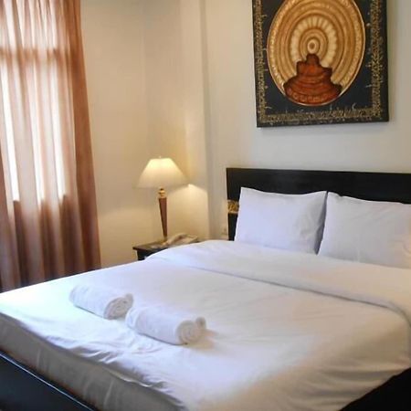 The Bang Khun Phrom Suites Bangkok Kültér fotó