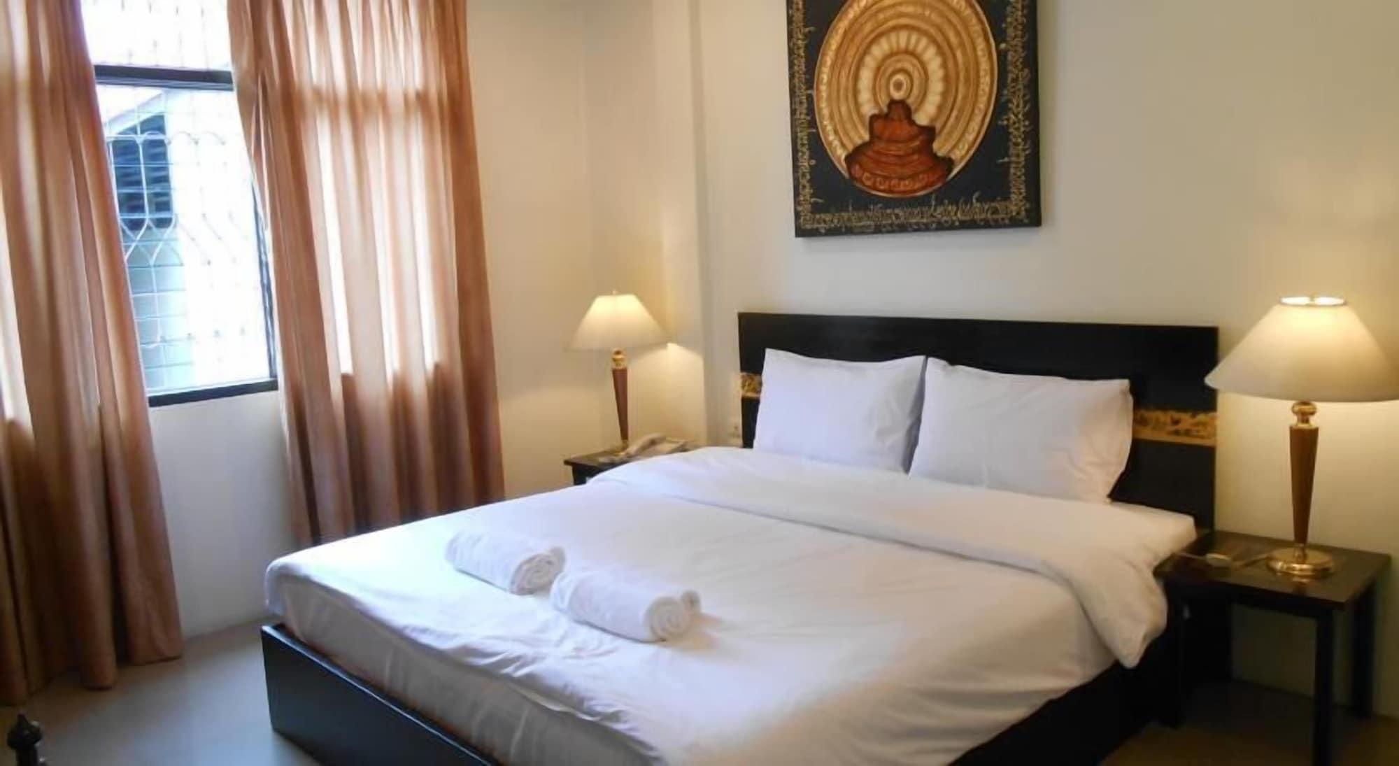 The Bang Khun Phrom Suites Bangkok Kültér fotó