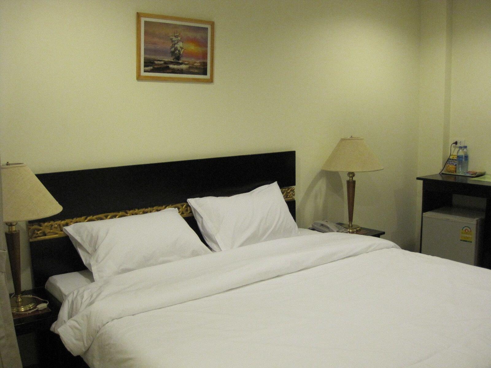 The Bang Khun Phrom Suites Bangkok Kültér fotó