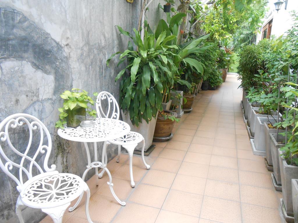 The Bang Khun Phrom Suites Bangkok Kültér fotó
