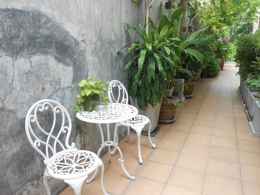 The Bang Khun Phrom Suites Bangkok Kültér fotó