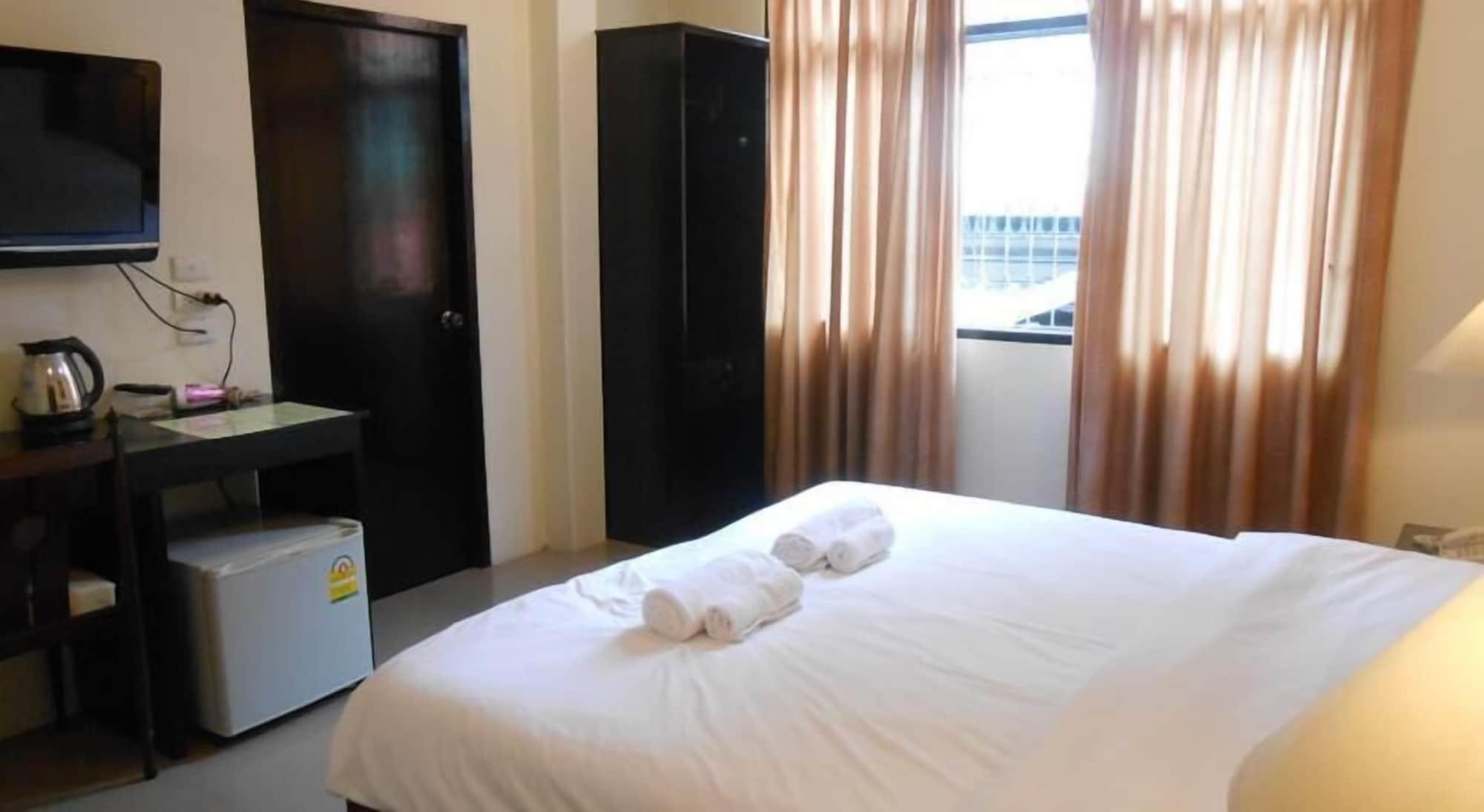 The Bang Khun Phrom Suites Bangkok Kültér fotó