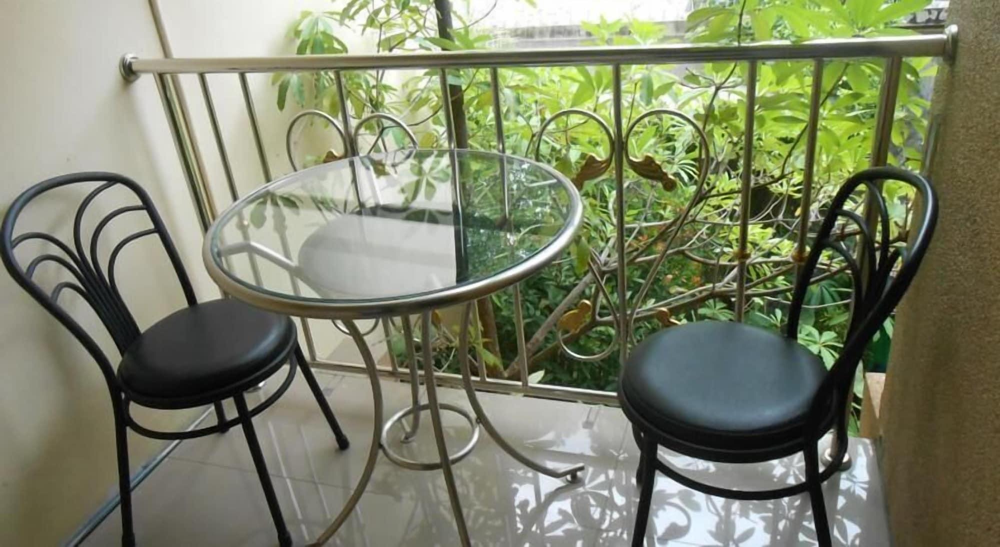The Bang Khun Phrom Suites Bangkok Kültér fotó