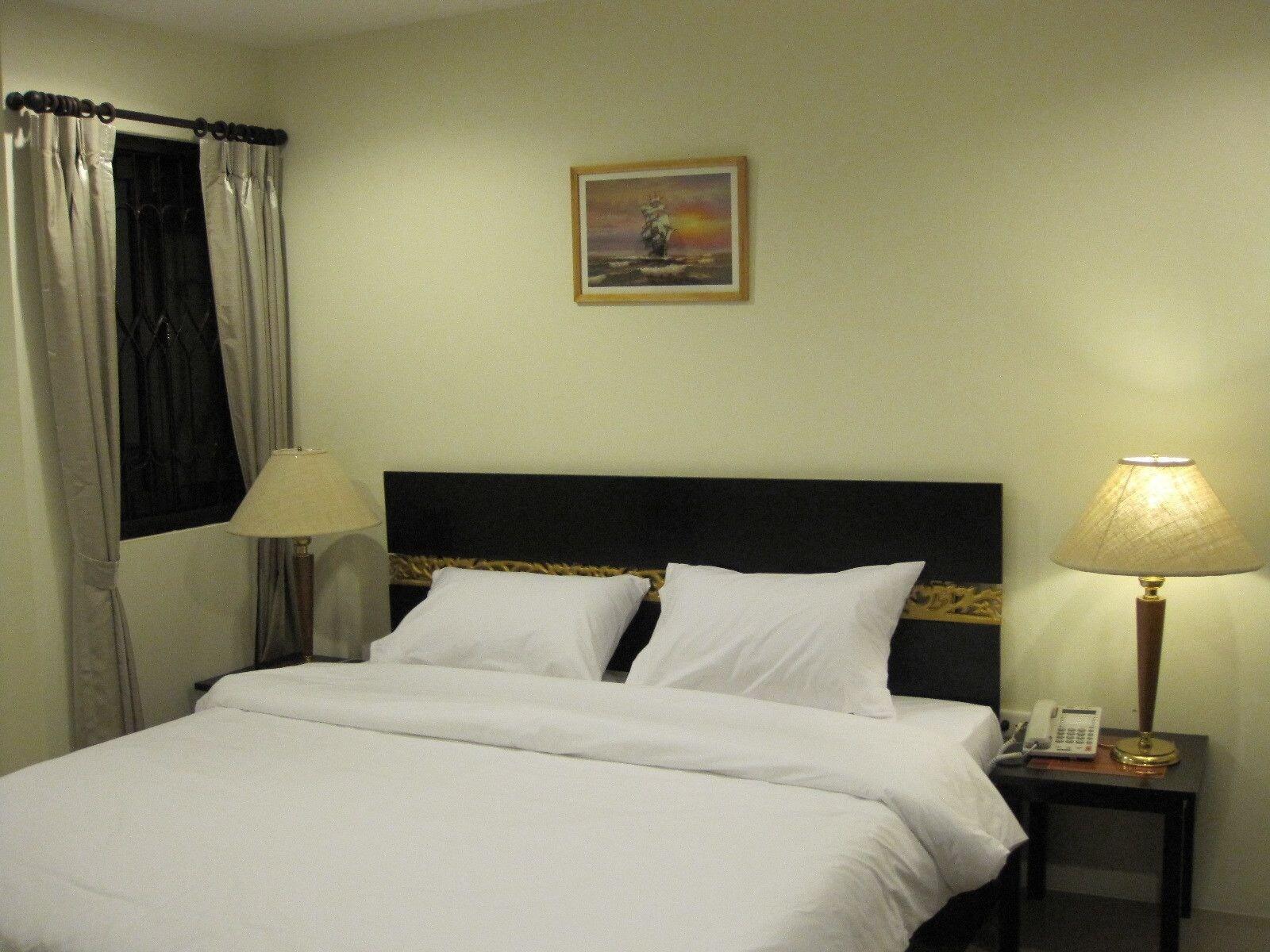The Bang Khun Phrom Suites Bangkok Kültér fotó