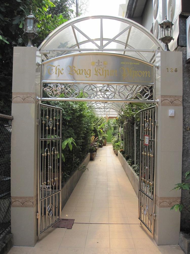 The Bang Khun Phrom Suites Bangkok Kültér fotó