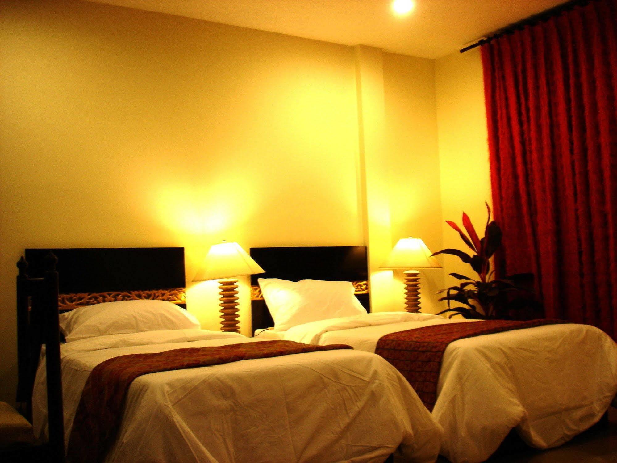 The Bang Khun Phrom Suites Bangkok Kültér fotó